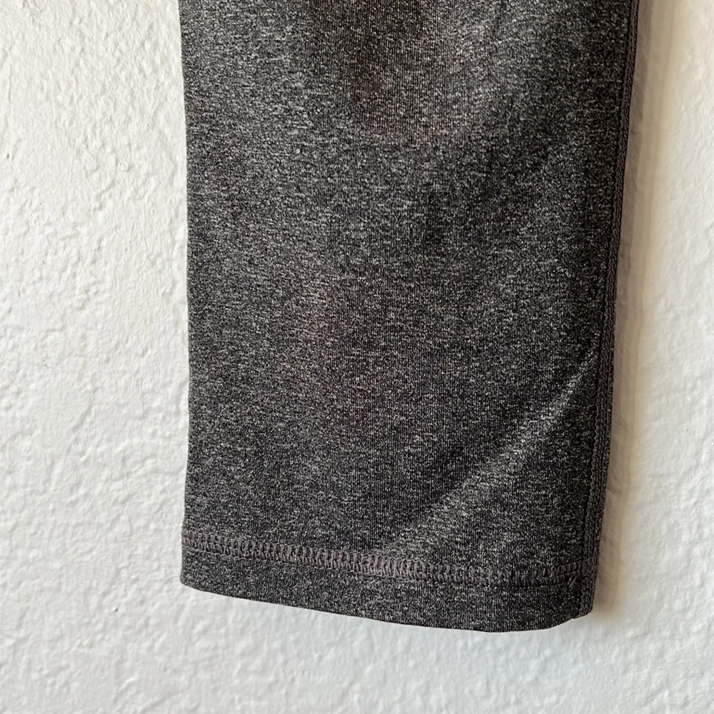 Gray quarter calve, athletic leggings - Picture 3 of 5